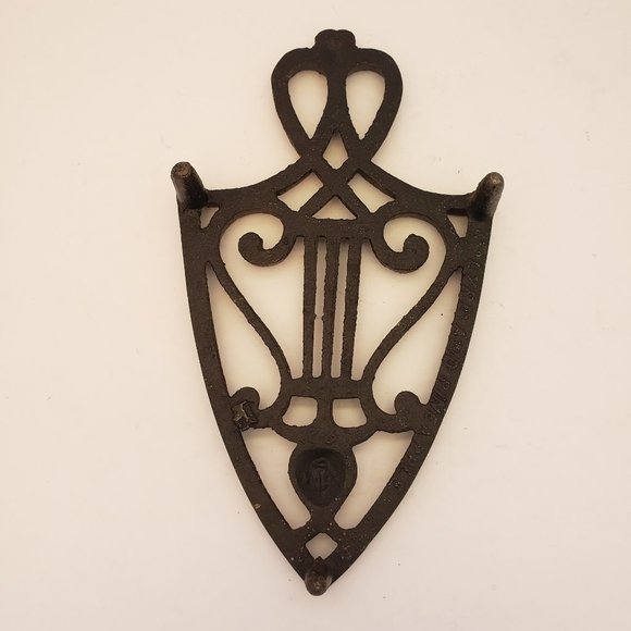 Vintage Cast Iron Footed Trivet - Picture 6 of 7